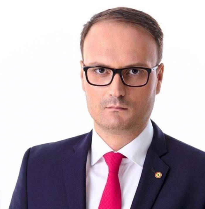 Cazul "profu.online". Ce postări ale lui Alexandru Cumpănașu de pe TikTok au atras atenția poliției