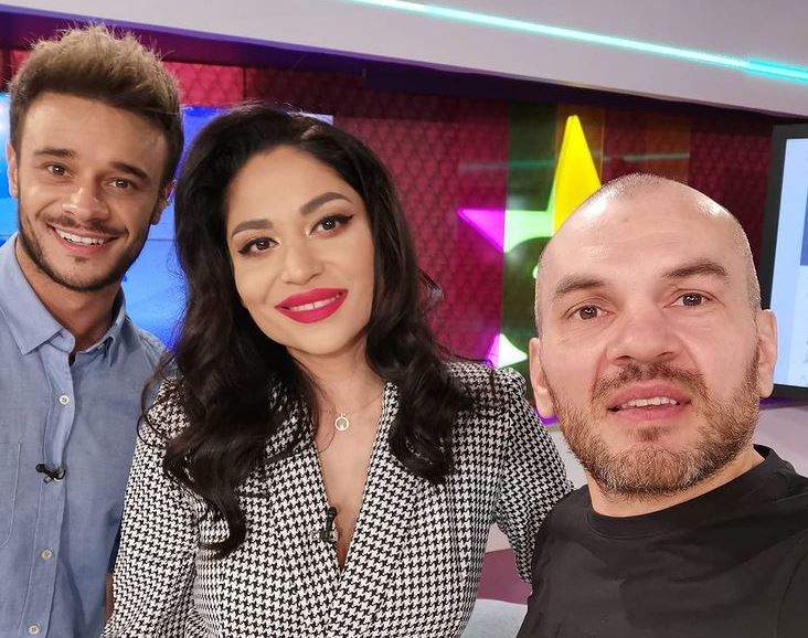 Pitbull Atodireresei se află pe platoul de la Star Matinal. Sportivul își face un seflie cu prezentatorii Nasrin și Dima Trofim.