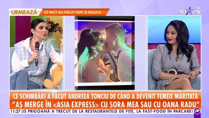 Andreea Tonciu se află pe canapeaua de la Star Matinal. Vedeta poartă o cămașă albă și un pulover albastru, în partea de jos niște blugi. Bruneta vorbește cu Nasrin.