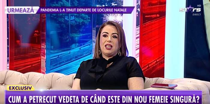 Oana Roman în platou la Antena Stars, în rochie neagră.