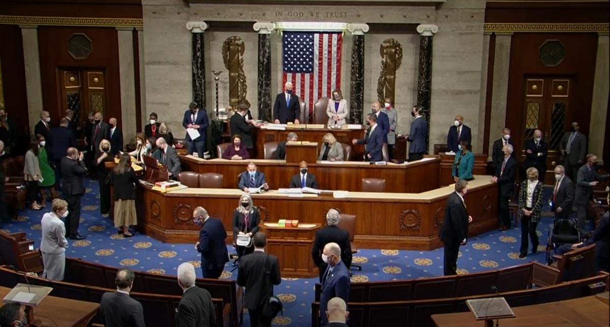 Stare de urgență în Washington, după ce ieri susținătorii lui Donald Trump au luat cu asalt clădirea Capitoliului! Cel puțin patru persoane au murit!