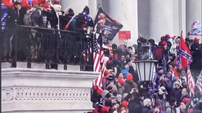 Stare de urgență în Washington, după ce ieri susținătorii lui Donald Trump au luat cu asalt clădirea Capitoliului! Cel puțin patru persoane au murit!