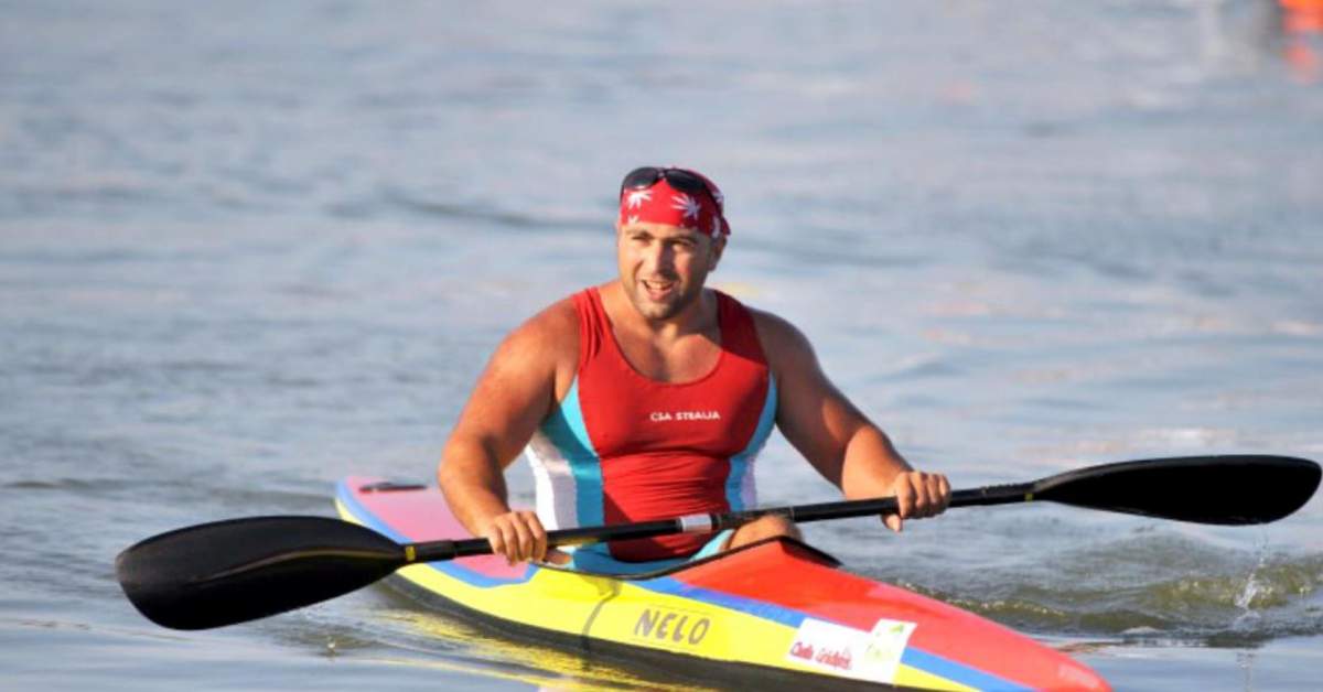 Iulian Serban este in kaiac-canoe, la o competitie