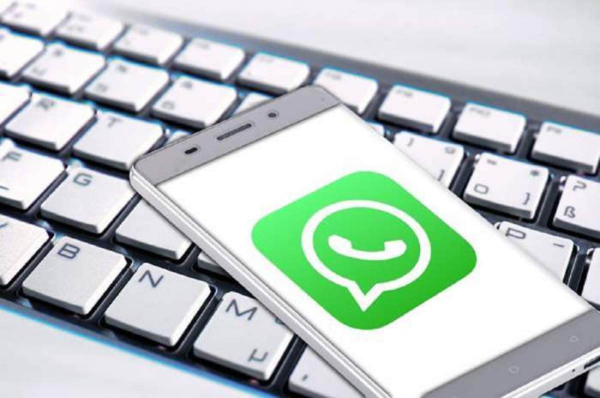 Imagine ilustrativa cu aplicatia WhatsApp pe un telefon mobil