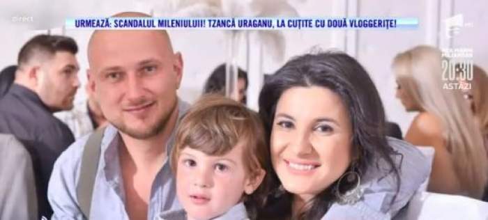 Tablou de familie cu ANuța Motofelea, soțul și copilul, îmbrățișați