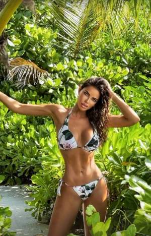 Bianca Drăgușanu a dat Dubaiul pe junglă. Apariție neașteptată în bikini. Unde se află acum vedeta? / FOTO