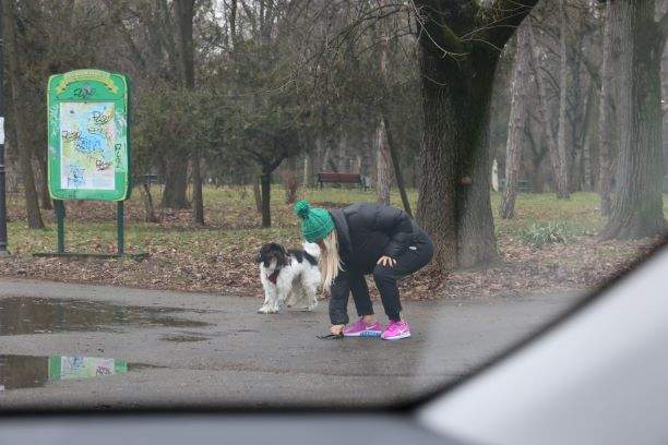 Tania Budi nu se lasă deloc! La aproape 53 de ani, blondina e într-o formă de zile mari / PAPARAZZI