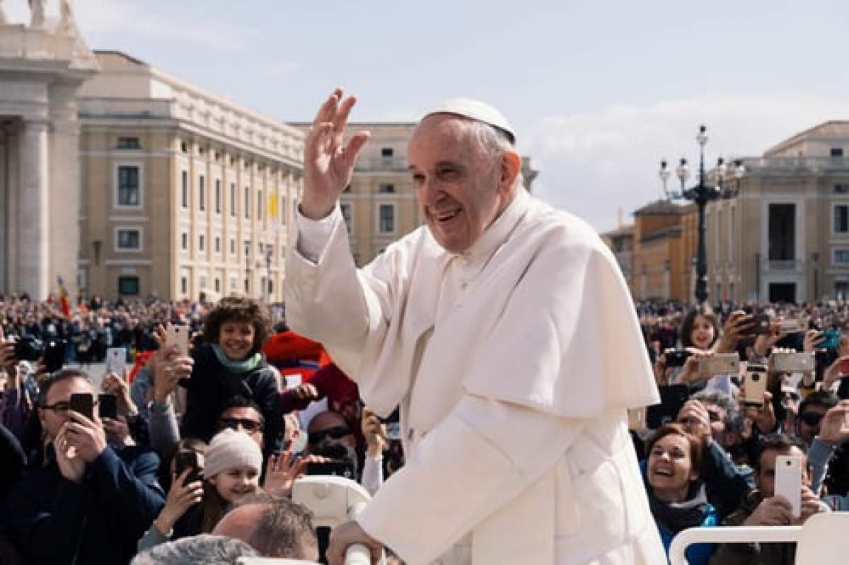 Papa Francisc în mulțime