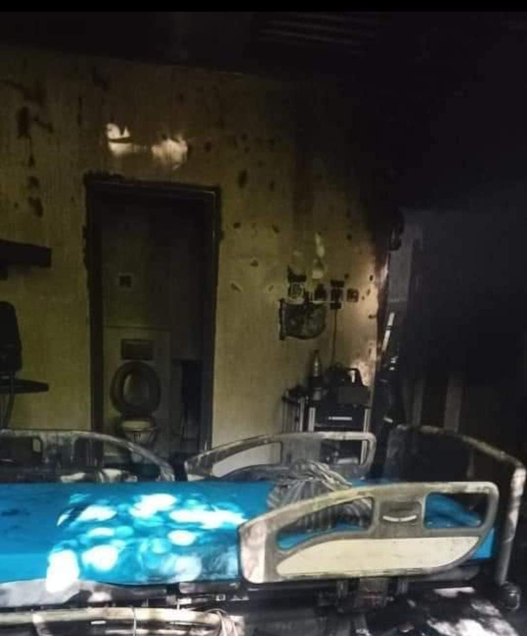Primele imagini din interiorul secției ATI, distruse de incendiu! Managerul Spitalului de Boli Infecțioase din Constanța: "Sunt în stare de șoc, mi-e rău"