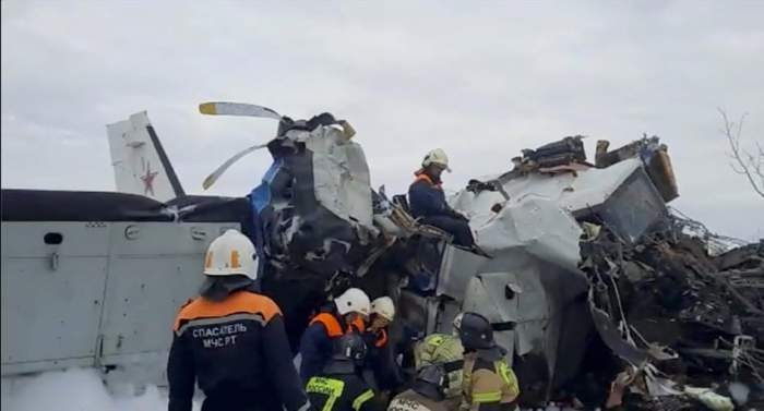Un avion cu 23 de oameni la bord s-a prăbușit în estul Rusiei. Mai multe persoane au murit, iar alte șapte au fost rănite grav