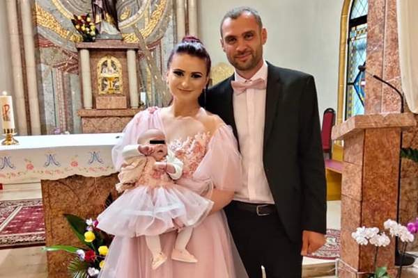 Simona de la MPFM și-a creștinat fetița. Imagini emoționante de la botezul micuței Elyana