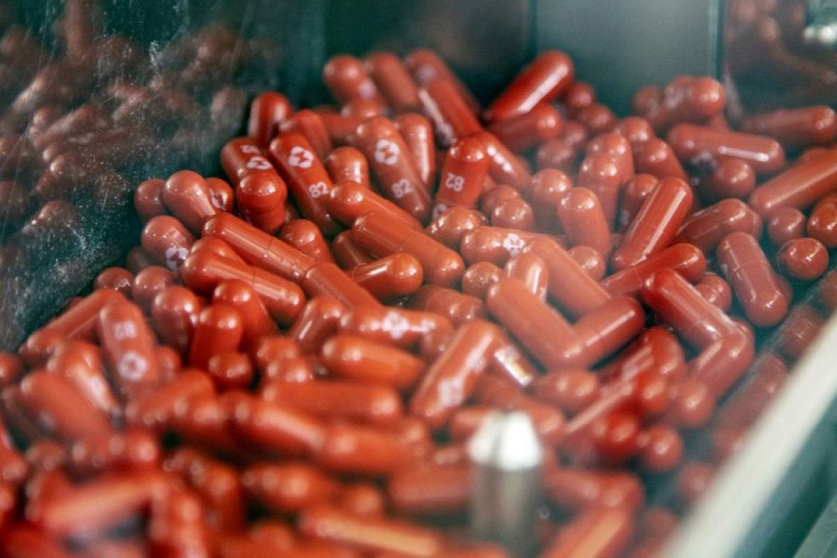 OMS: Tratamentul cu pastile al companiei Merck „poate fi o armă împotriva COVID-19”