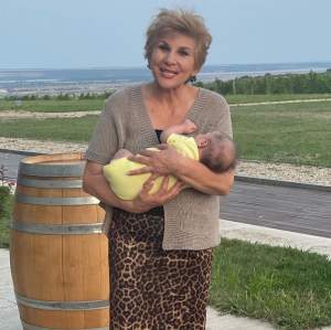 Cum s-a fotografiat mama Adelei Popescu cu băiatul cel mic al vedetei! Astăzi a fost ziua ei de naștere