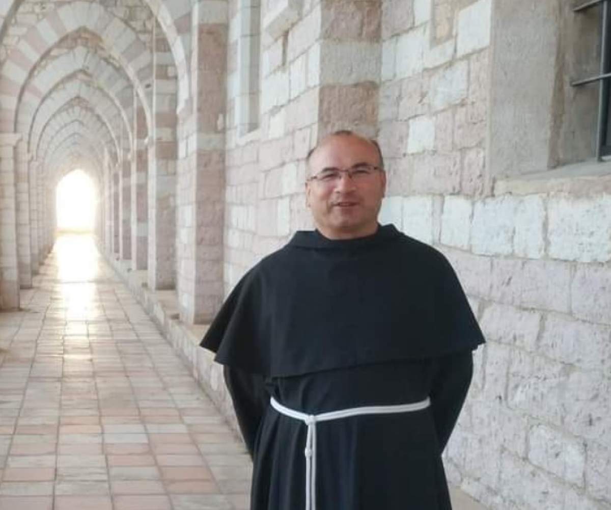 Un preot român a murit de coronavirus în Italia. În urmă cu o lună, bărbatul și-a înmormântat mama