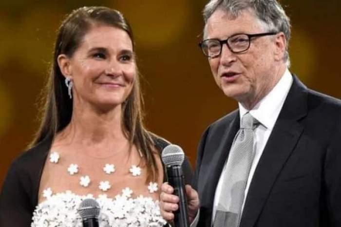 Bill Gates și soția, zâmbitori și eleganți