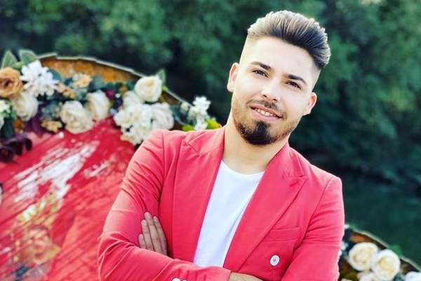 Cântărețul Luis Gabriel, depistat pozitiv cu COVID-19. Care e starea lui de sănătate