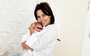 Cum au fost așteptate Andreea Popescu și fetița sa acasă de către soț! Vedeta și fiica abia născută, externate din spital