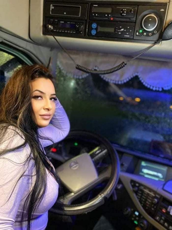 Alexandra Petre, în vârstă 27 de ani, a fost aleasă cea mai frumoasă șoferiță de TIR. Tânăra este licențiată în Drept / FOTO