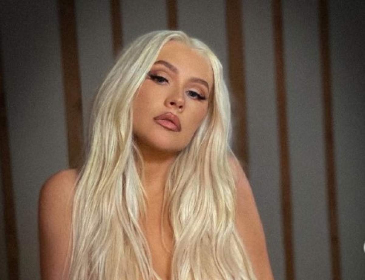 hristina Aguilera, blondă, pe Instagram