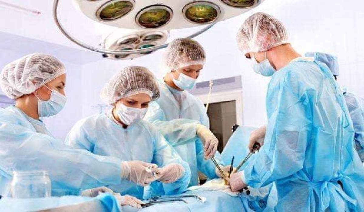 O echipă de chirurgi din New York a transplantat un rinichi de la un animal la om. Operația este o premieră mondială