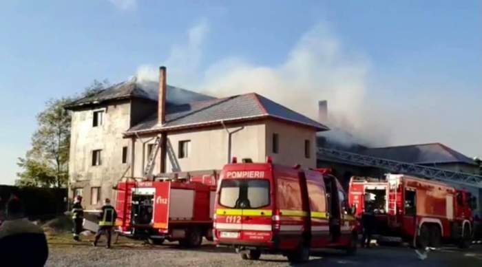 Incendiu imens la o mănăstire din Constanța! Mai multe echipaje de pompieri luptă cu flăcările mistuitoare / FOTO