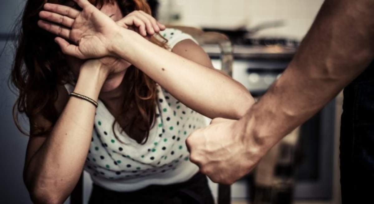 Harțuire elevă Un profesor din Călărași a hărțuit o elevă și a pus-o să se prostitueze. Bărbatul i-a promis fetei că va avea o viață mai bună