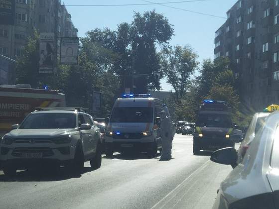 Imagini șocante surprinse pe străzile Capitalei. S-au format cozi imense la UPU și la pompe funebre / FOTO