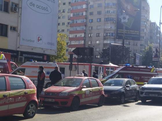 Imagini șocante surprinse pe străzile Capitalei. S-au format cozi imense la UPU și la pompe funebre / FOTO