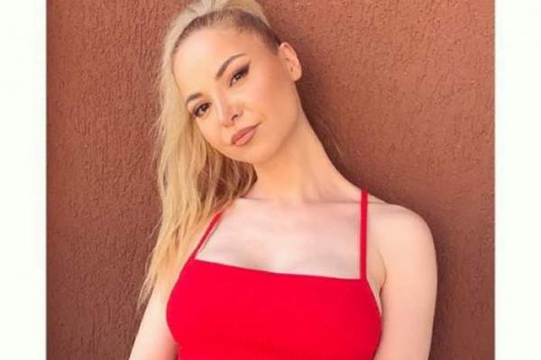Alessia a postat o fotografie cu mâna plină de vânătăi pe rețetele de socializare. Ce a pățit artista / FOTO