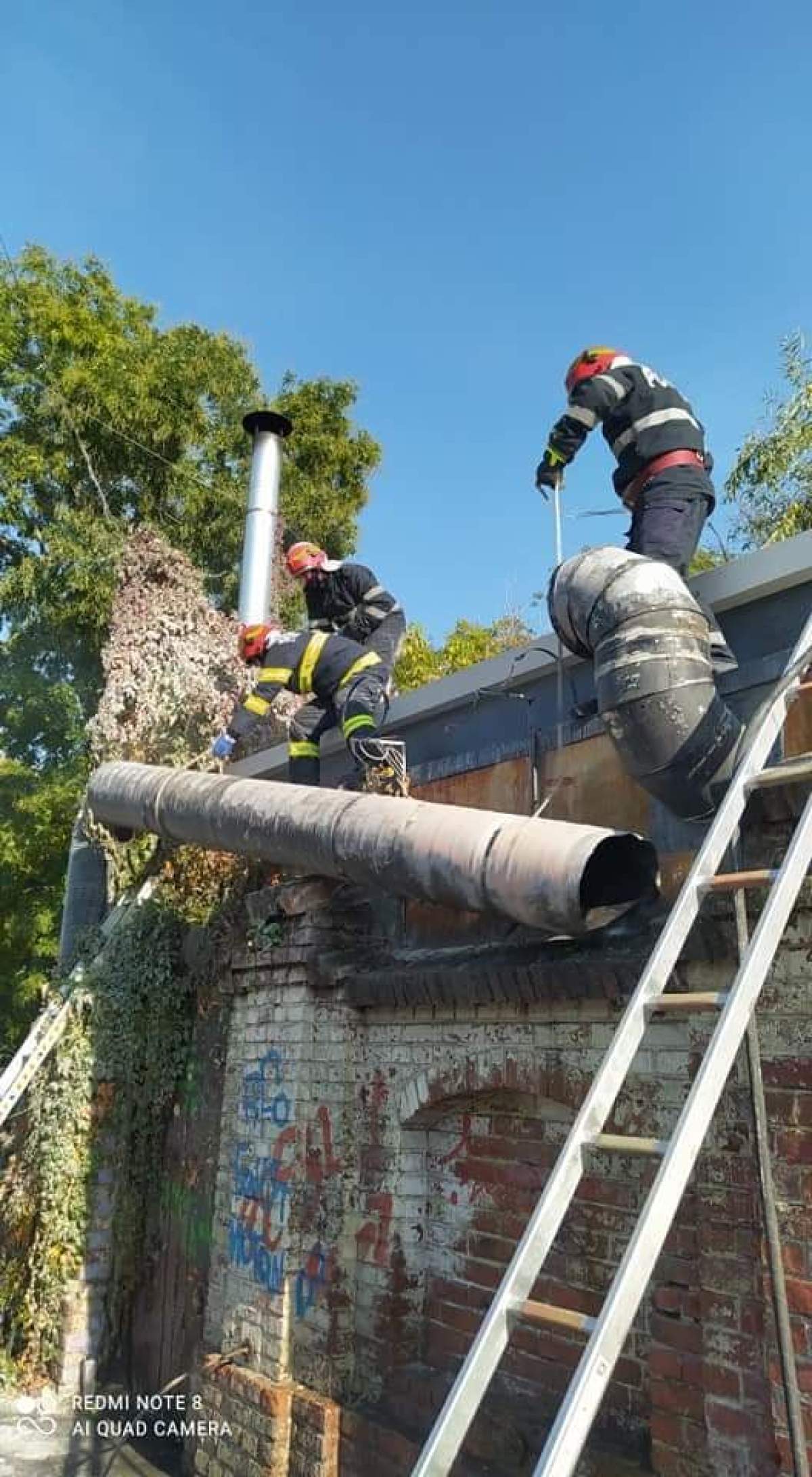 Incendiu la clubul Expirat din Capitală. Flăcările au izbucnit la sistemul de aerisire al bucătăriei / VIDEO