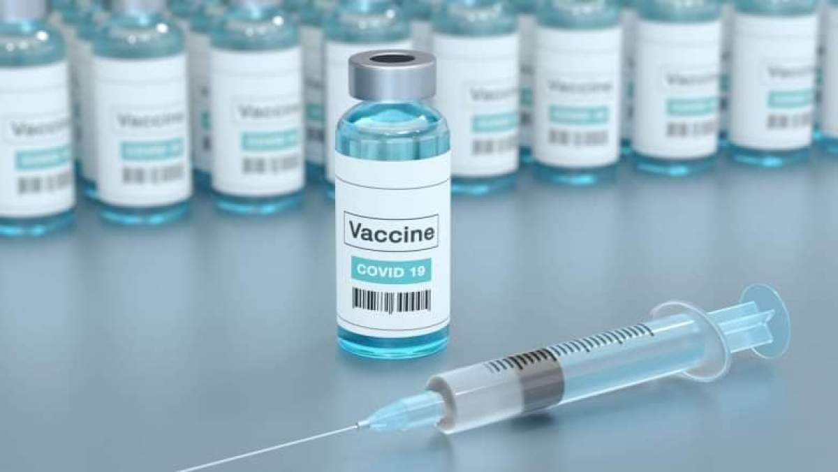 Anchetă la un centru de vaccinare, după ce patru persoane au primit la doza a treia de vaccin serul AstraZeneca
