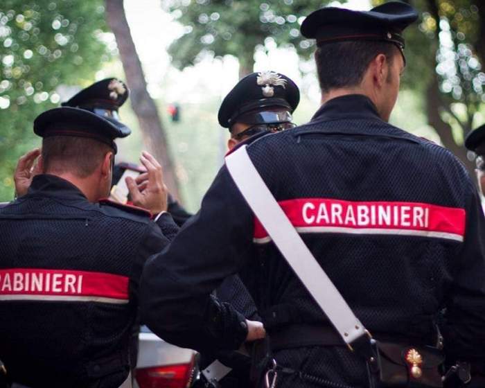 O mamă din Italia și-a omorât cei doi copii ai săi, apoi a dispărut fără urmă