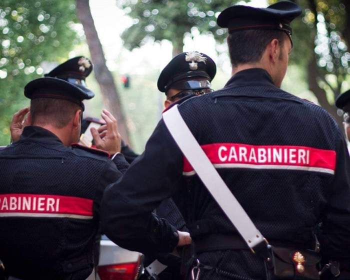 O mamă din Italia și-a omorât cei doi copii ai săi, apoi a dispărut fără urmă. Femeia este dată în urmărire generală