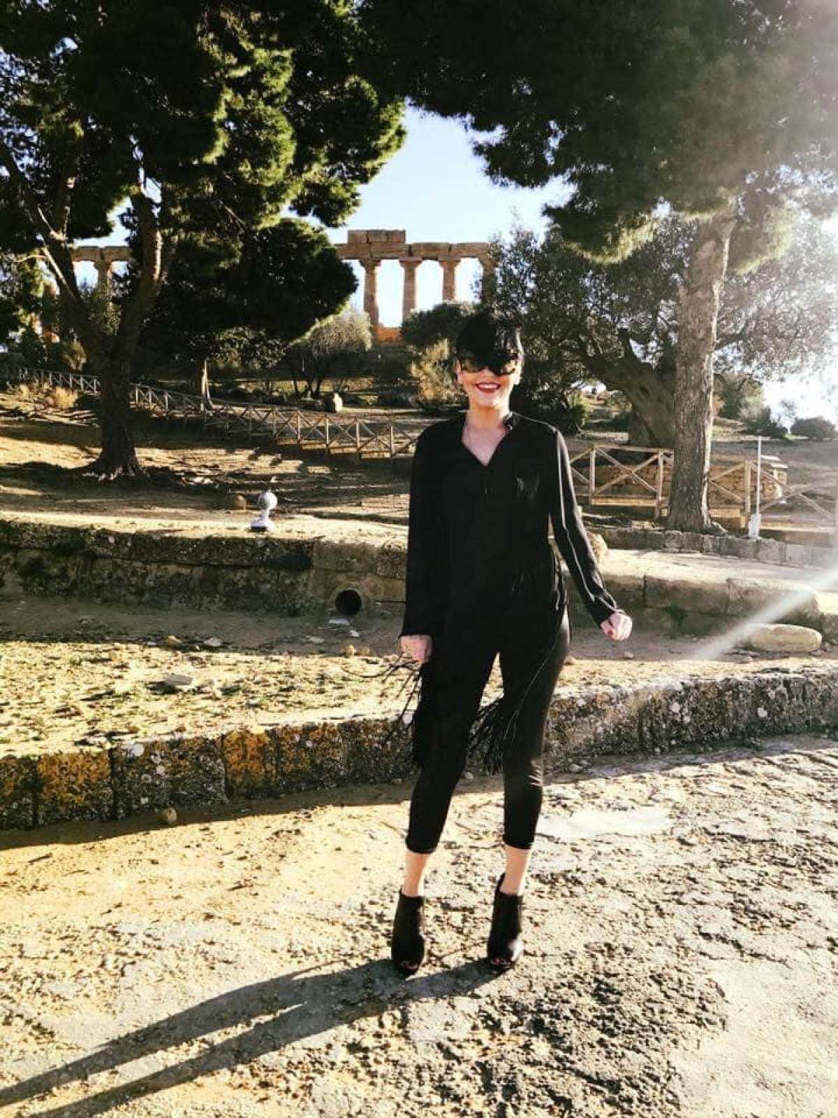 Care este motivul pentru care Patrizia Paglieri se îmbracă mereu în negru Care este motivul pentru care Patrizia Paglieri se îmbracă mereu în negru. Concurenta de la Asia Express a dat cărțile pe față