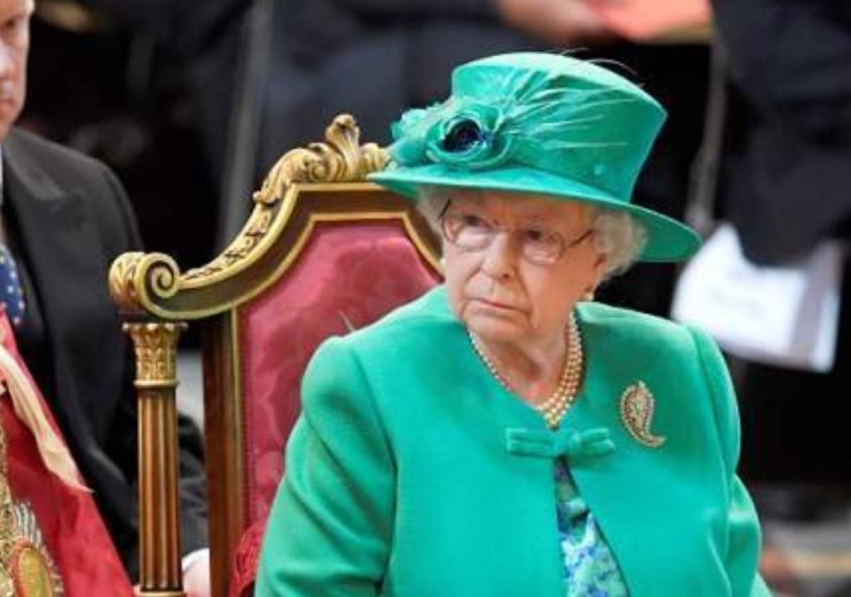 Regina Elisabeta a II-a pe tron