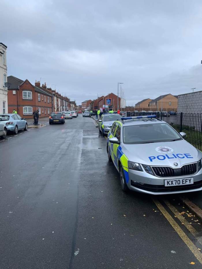 Un român stabilit în Anglia și-a ucis partenera de viață cu foarfeca. Femeia ar fi vrut să se tundă, iar el nu a fost de acord