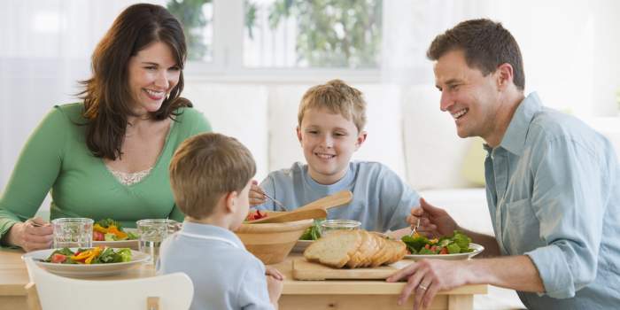 Patru idei de rețete pentru un prânz in familie. Ce poți să gătești pentru a lua masa alături de cei dragi