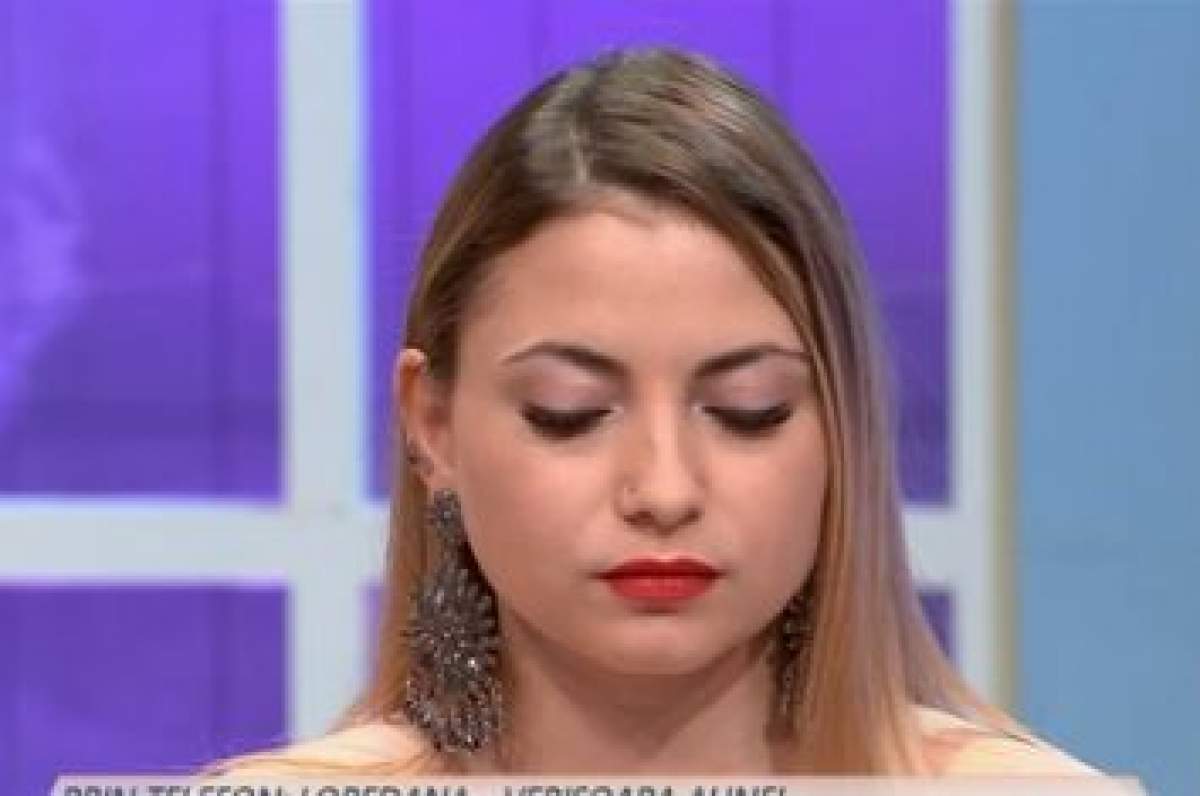 Alina de la Mireasă privind în jos