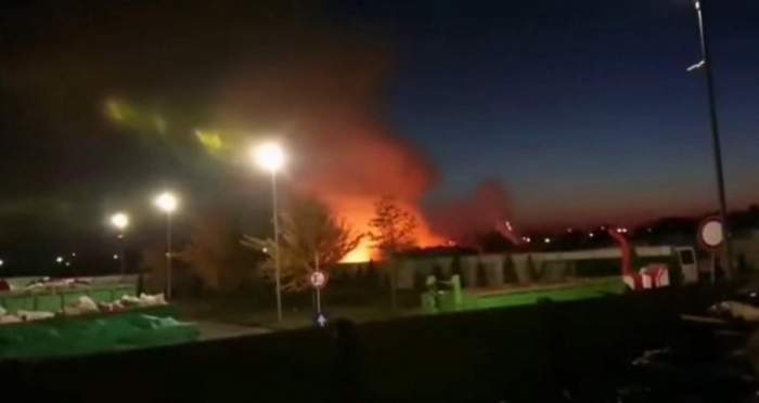 Incendiu puternic în Cimitirul Municipal din Oradea. Focul a izbucnit într-o zonă fără morminte