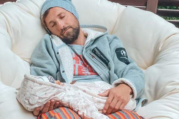 Cum arată părinții lui Dani Oțil. Imagine rară cu mama și tatăl prezentatorului TV / FOTO