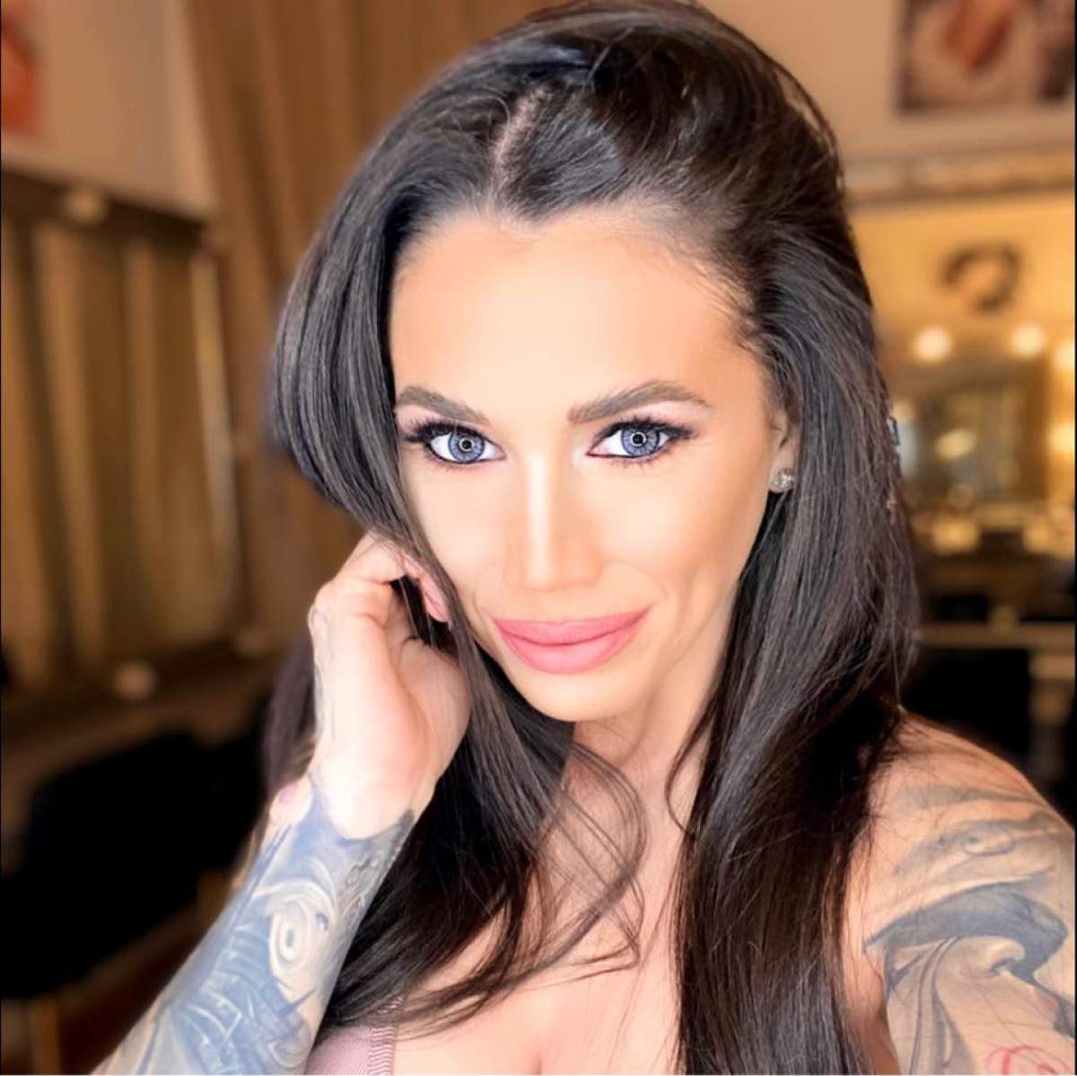 Cât de slabă este Roxana Vancea în luna a opta de sarcină Cât de slabă este Roxana Vancea în luna a opta de sarcină. A șocat cu ultima apariție: ,,Mai e un pic!”