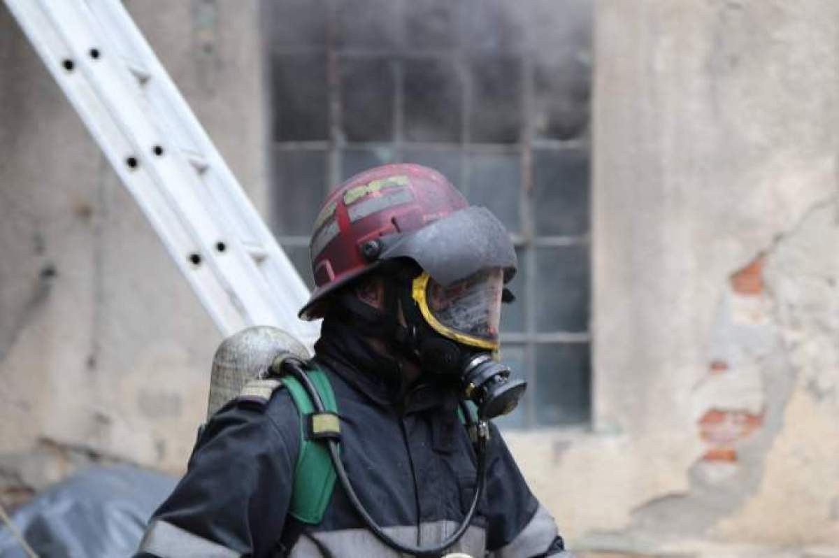 Alertă de incendiu la spitalul din Caransebeș! Pacienții infectați cu COVID-19 au fost evacuați de urgență