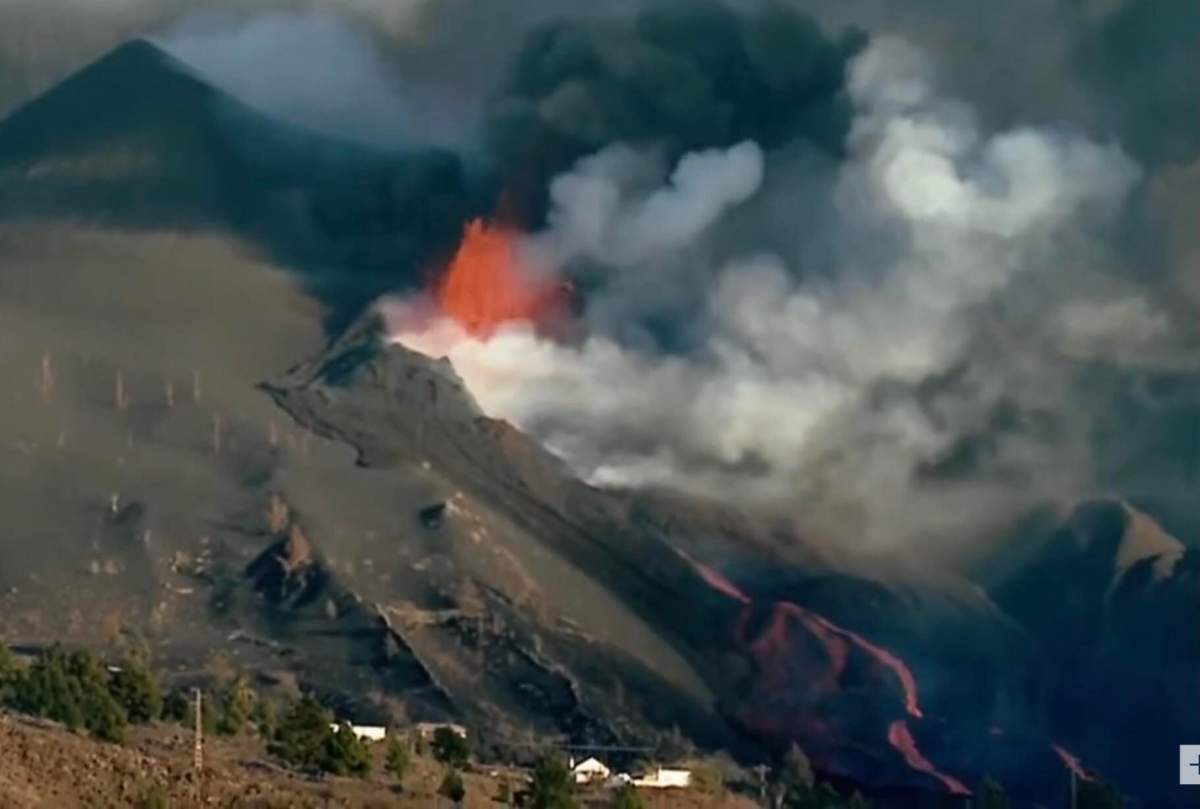 Situație îngrijorătoare în Spania. O nouă erupție a vulcanului din La Palma: „Acoperişul casei s-a prăbuşit din cauza greutăţii cenuşii”