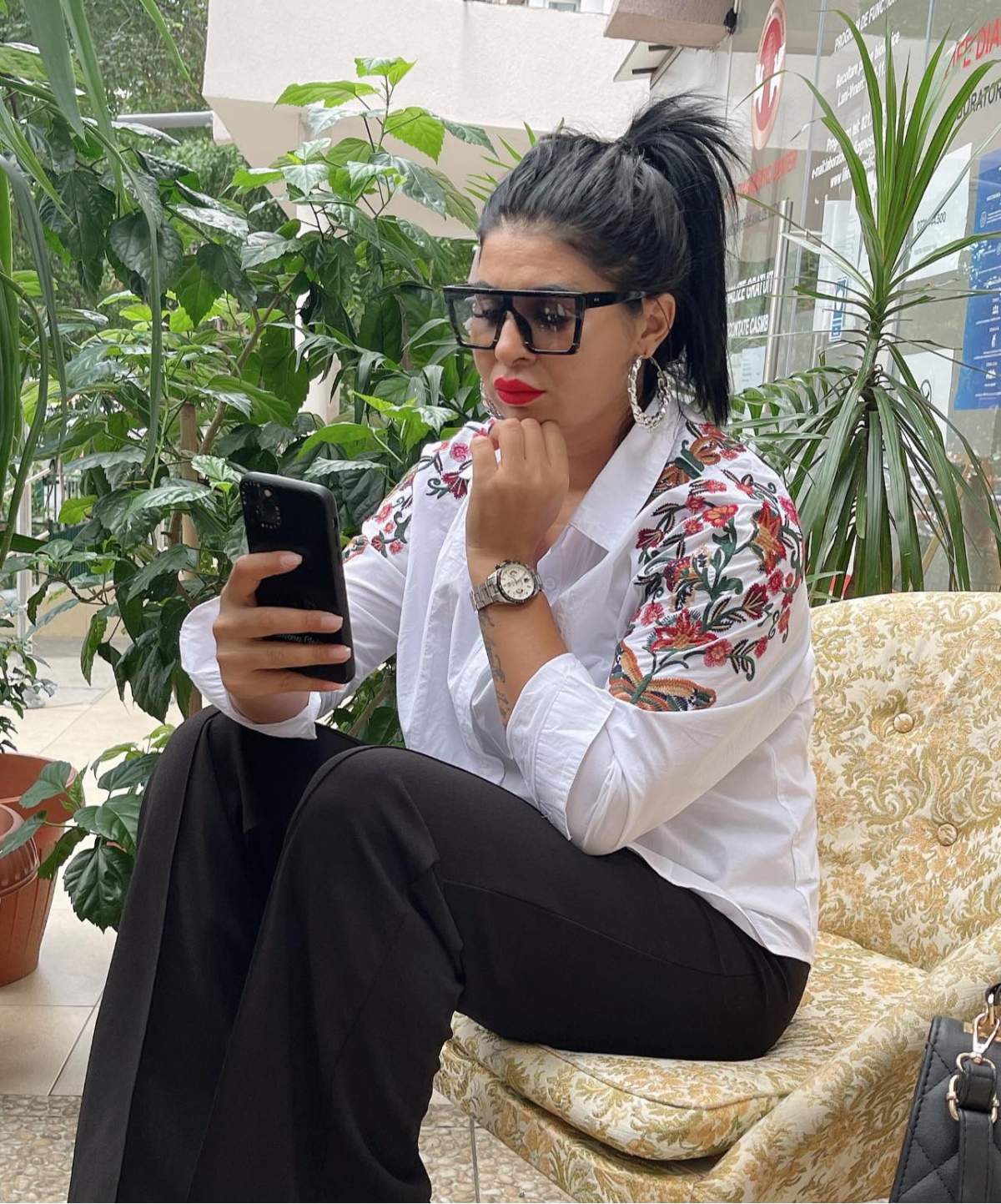 Ramona Manole Este sau nu Ramona Manole într-o relație? Mesajul subtil prin care a încercat să îi lămurească pe fani: ”7 miliarde de oameni”