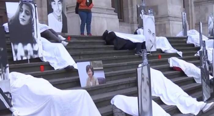 Rudele decedaților din Colectiv, protest în fața Curții de Apel București! Azi s-au împlinit șase ani de la tragedie