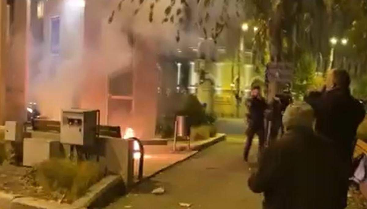 Incendiu lângă staţia de metrou Ştefan cel Mare. Focul ar fi izbucnit de la o ţigară / VIDEO