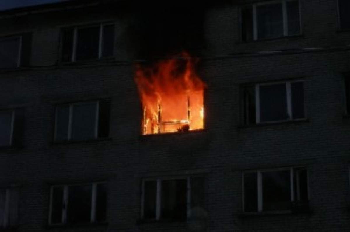 un apartament în flăcări