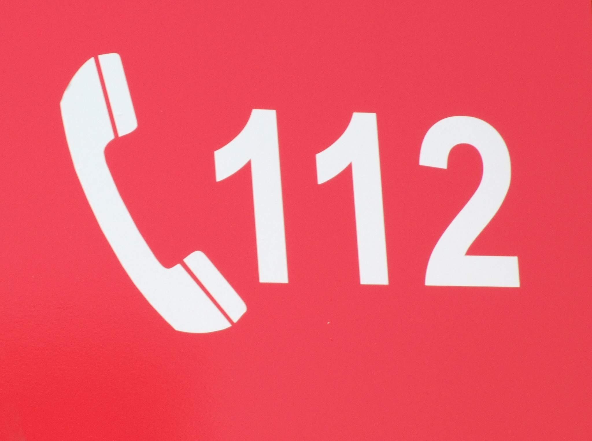 Un bărbat din Caraș-Severin a sunat la 112, deoarece nu putea vorbi cu soția pe Facebook. Cum i-a răspuns dispecerul