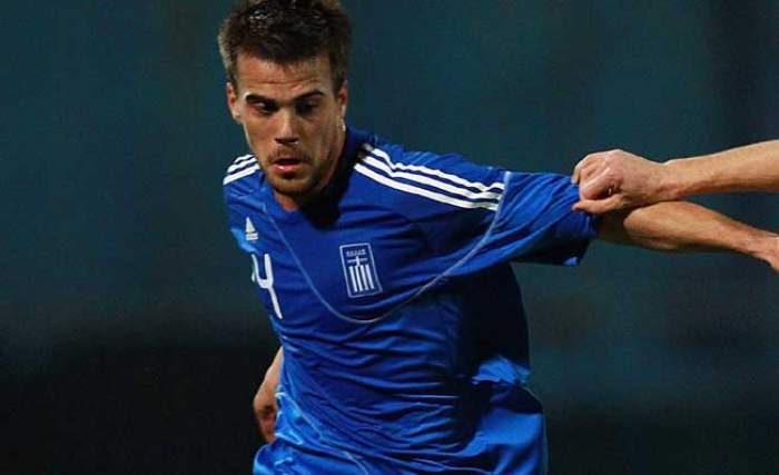 Un celebru fotbalist grec a fost găsit mort în propria mașină. Nikos Tsoumanis ar fi fost strangulat cu o cravată