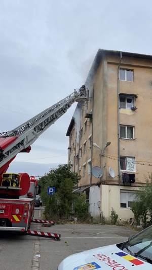 Incendiu de proporții într-un bloc din Balș! Patru persoane au fost intoxicate cu fum și alte 25 au fost evacuate / FOTO